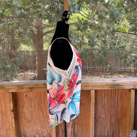 Francesca's Blue Rain Women's Colorful Floral Sleeveless Halter Top Size M. NEW - Picture 2 of 9